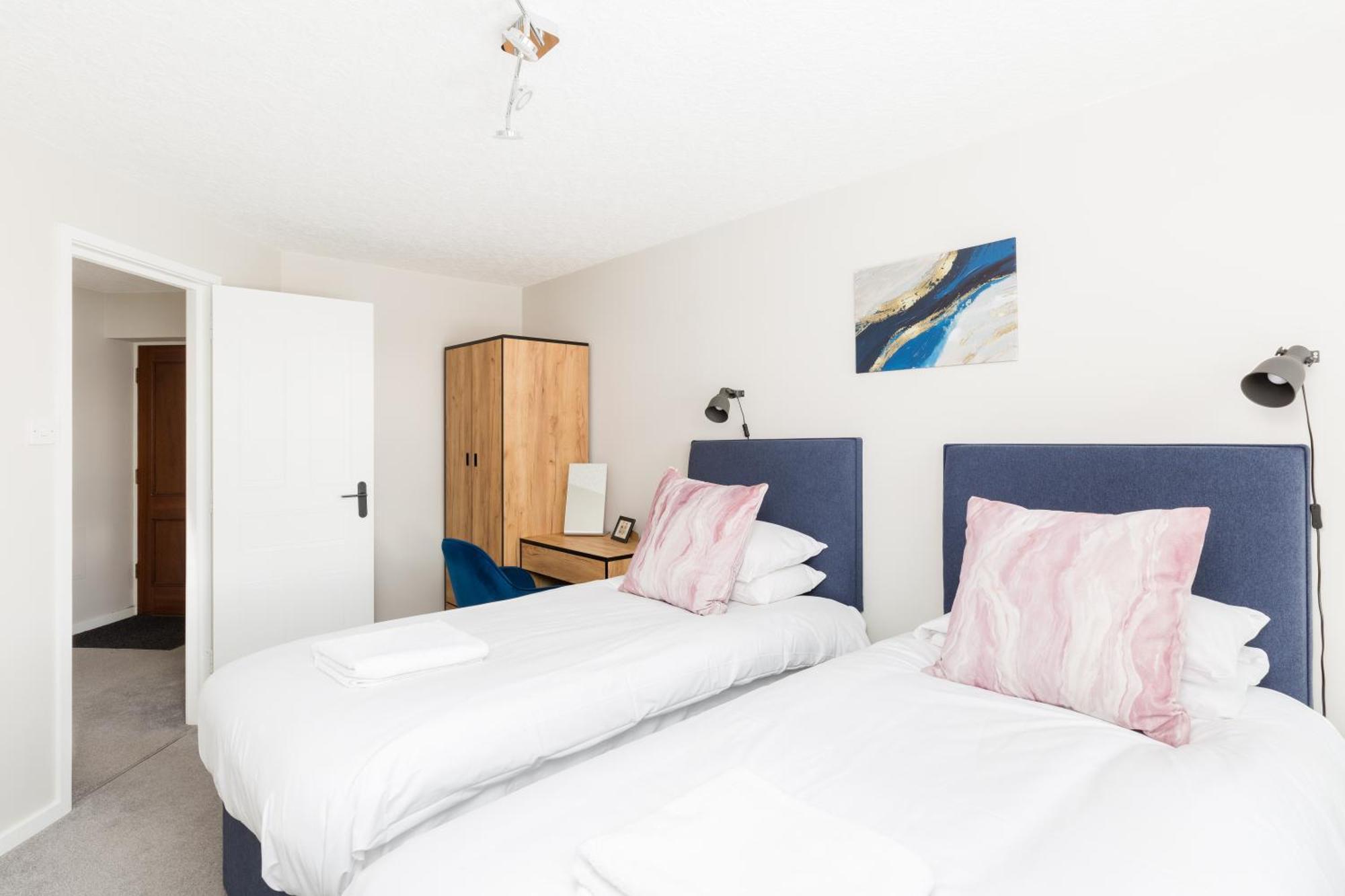 Modern 2-bedroom With Free Parking In Appartamento Leamington Spa