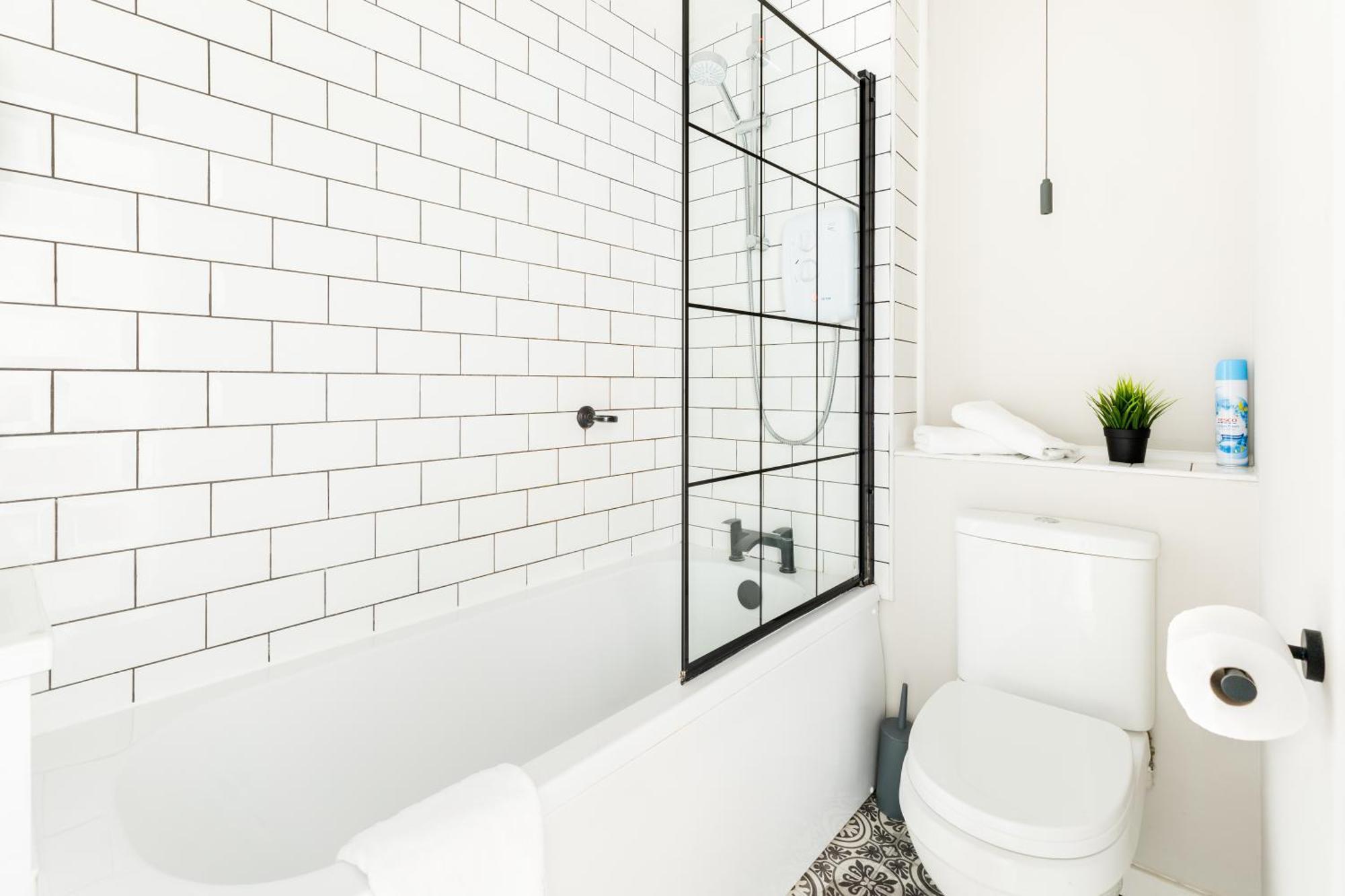 Appartamento Modern 2-bedroom With Free Parking In