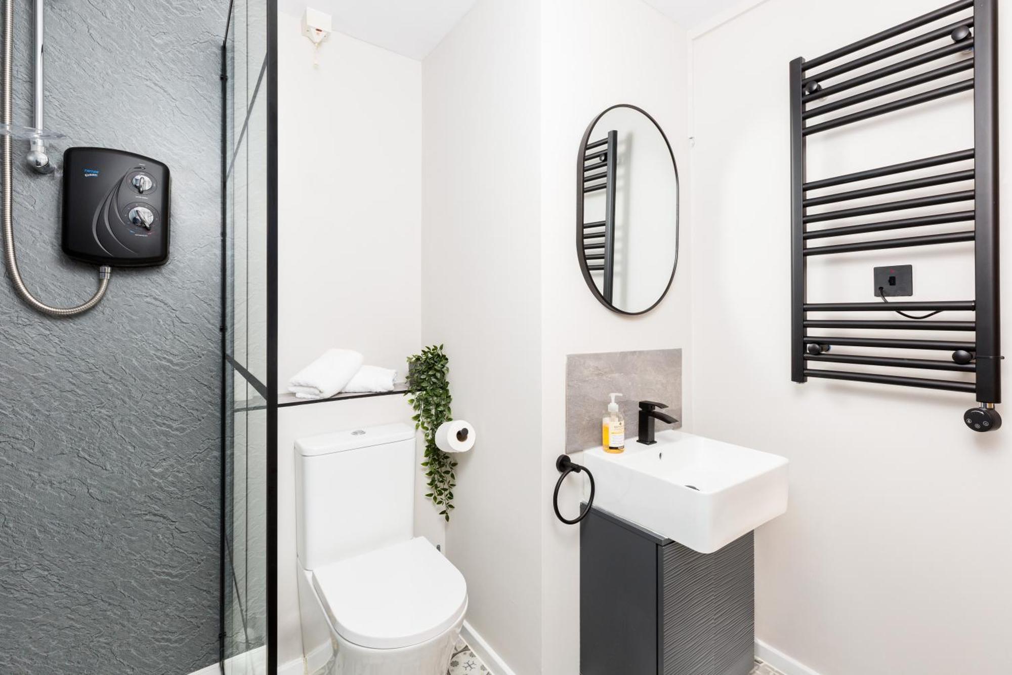 Modern 2-bedroom With Free Parking In Appartamento *