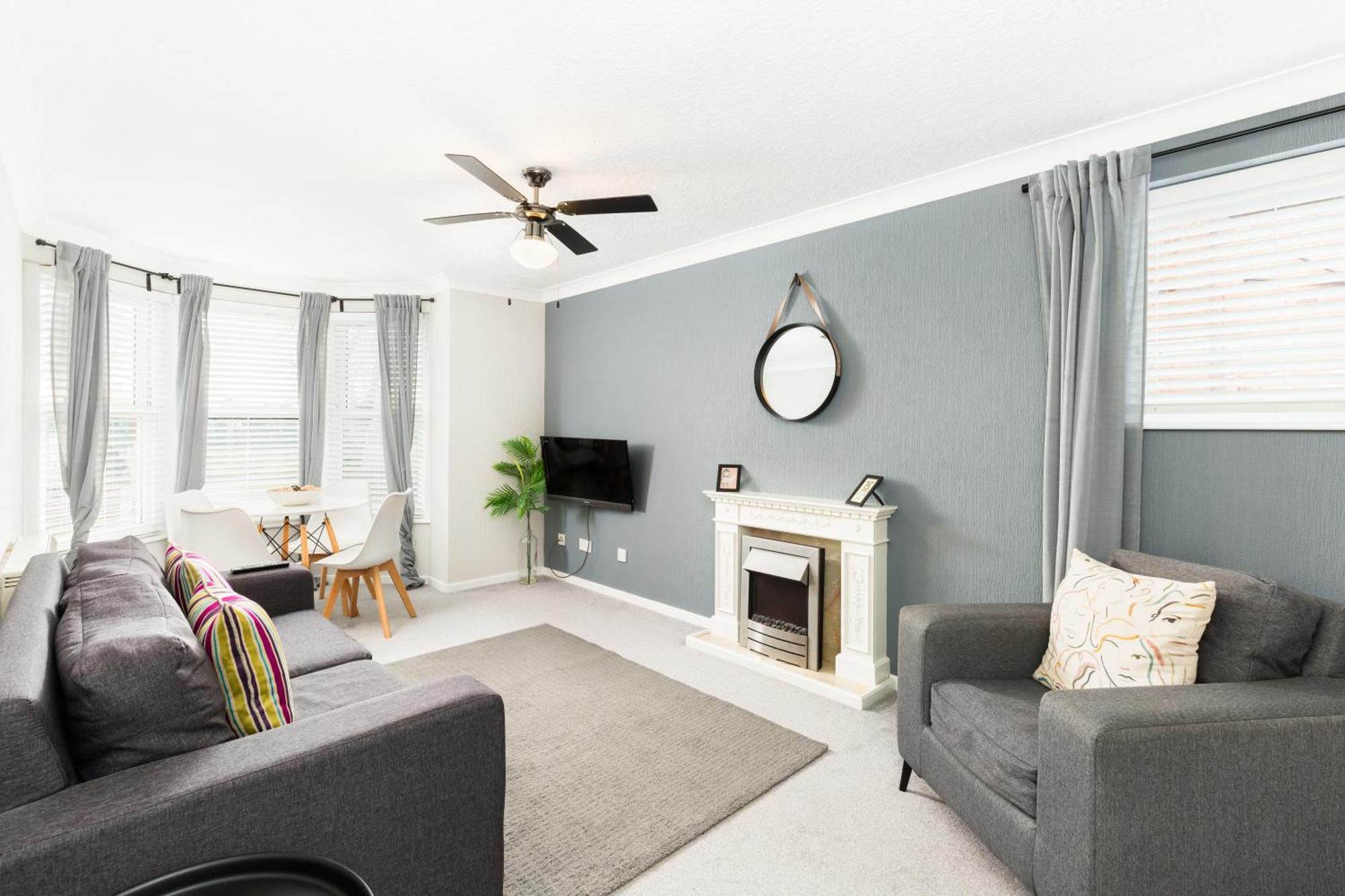Appartamento Modern 2-bedroom With Free Parking In *