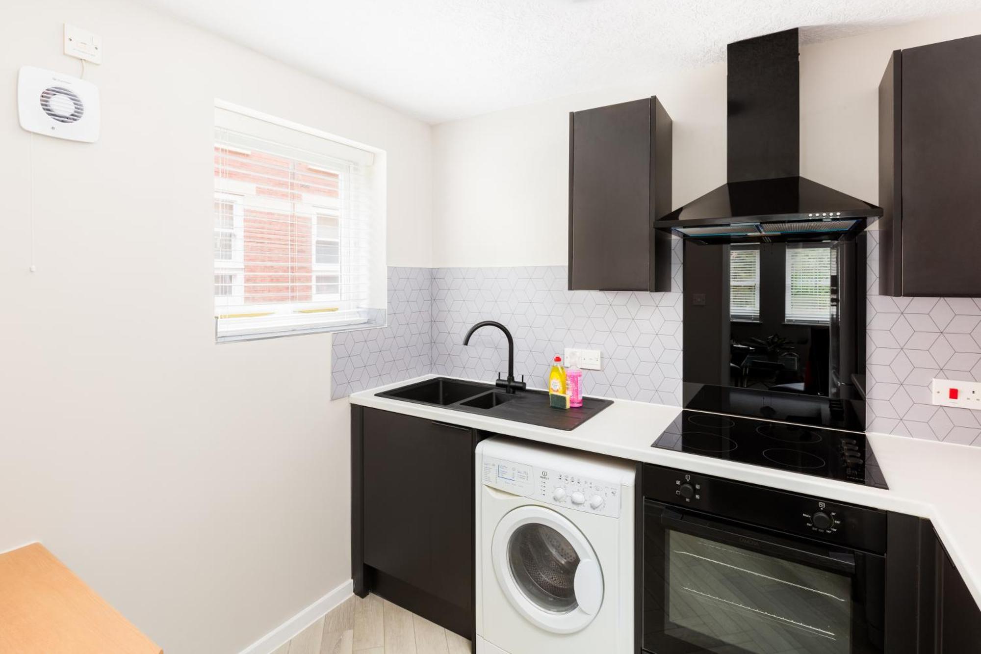 Appartamento Modern 2-bedroom With Free Parking In *