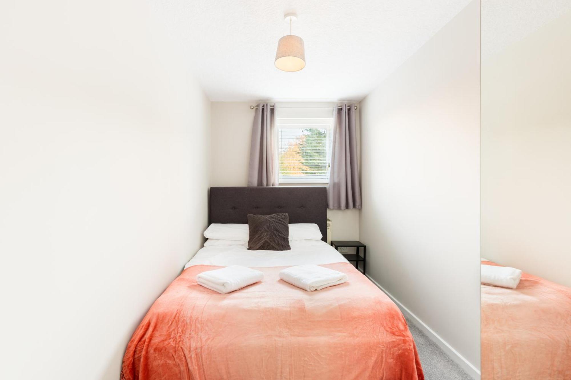 Appartamento Modern 2-bedroom With Free Parking In
