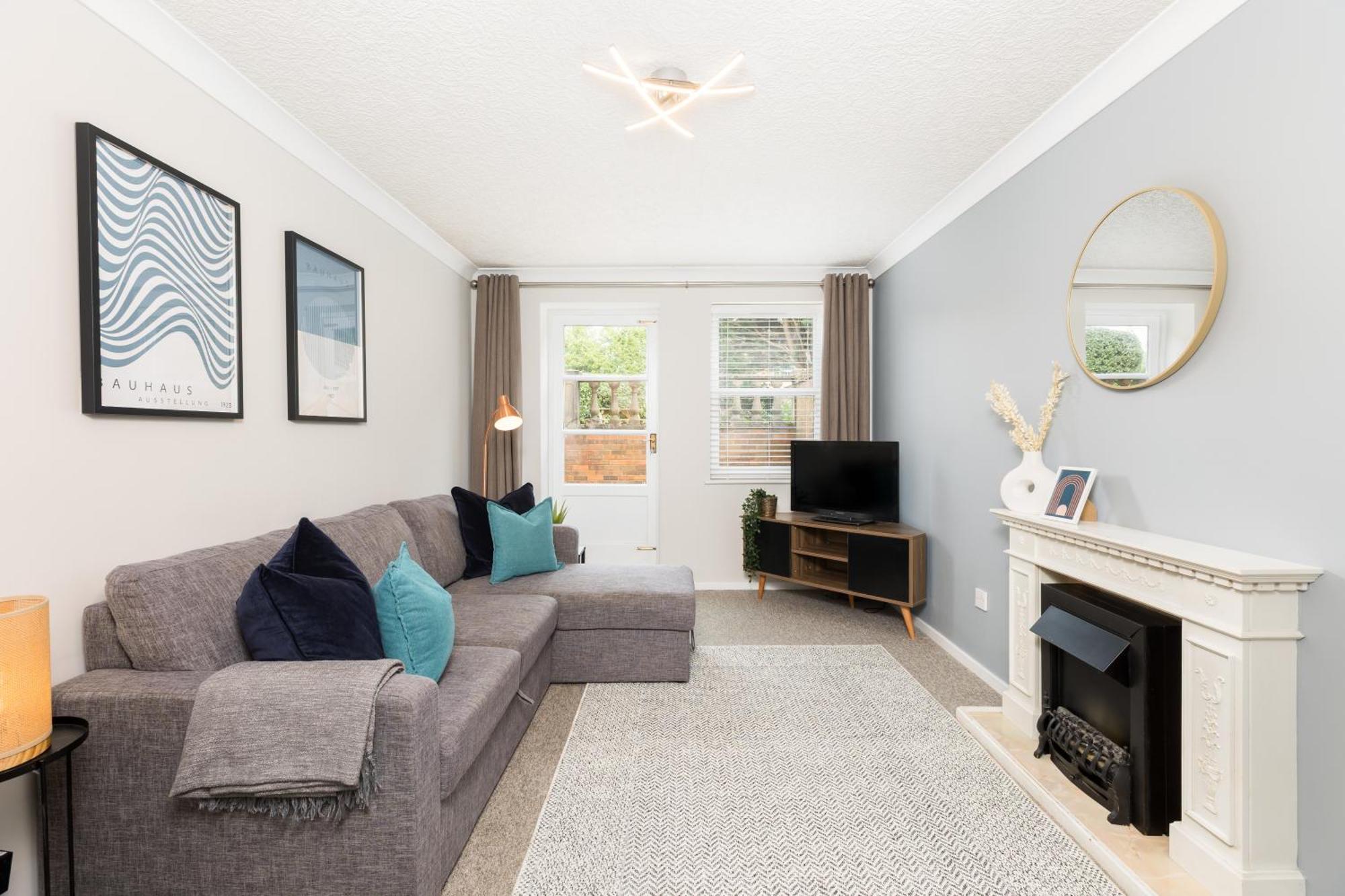 Modern 2-bedroom With Free Parking In Leamington Spa
