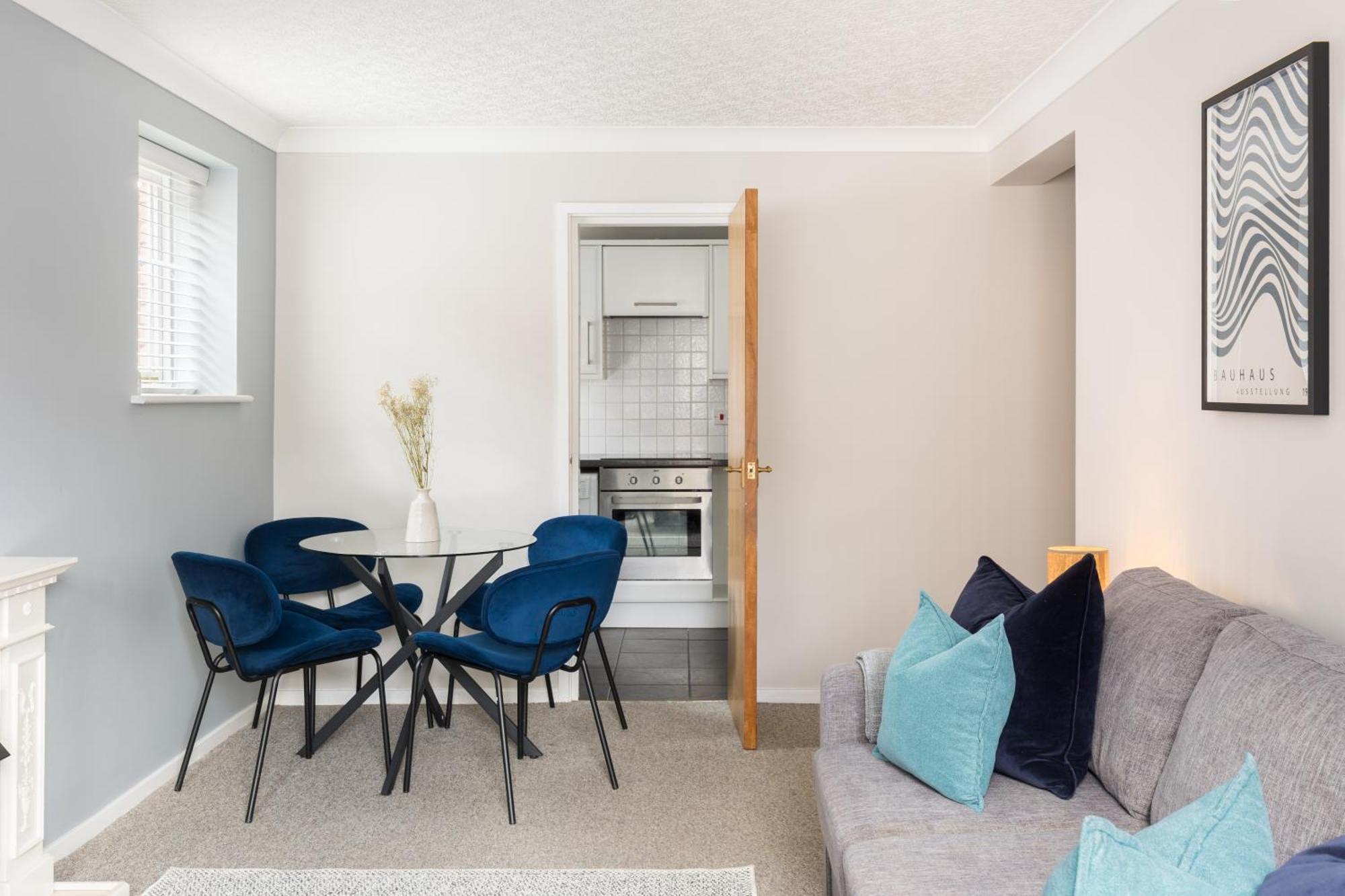 Modern 2-bedroom With Free Parking In Appartamento *