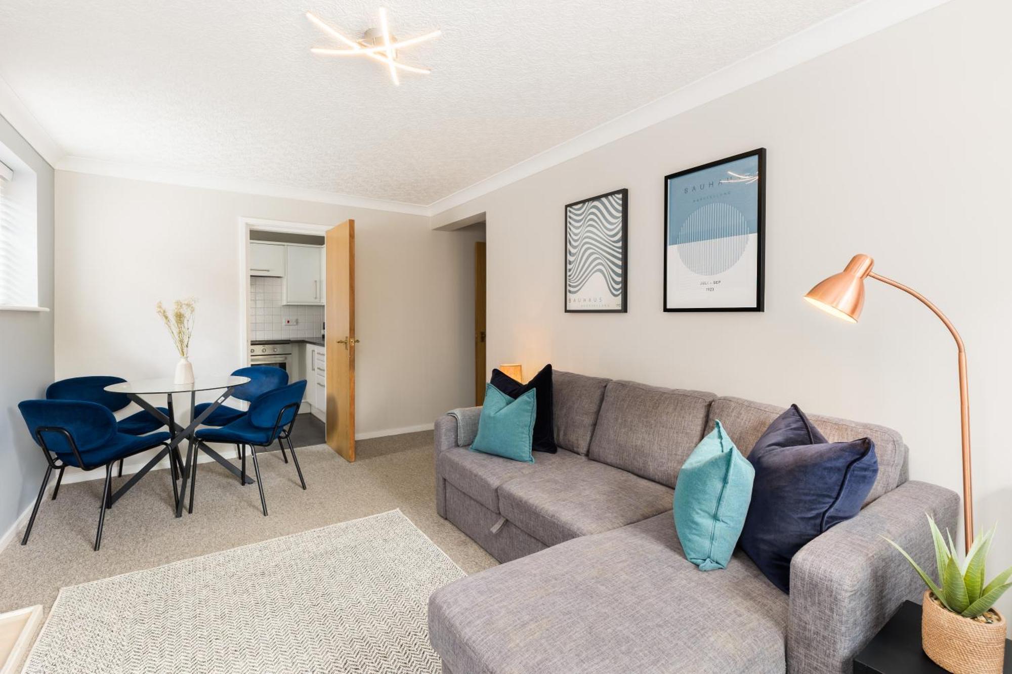 Modern 2-bedroom With Free Parking In Appartamento Leamington Spa
