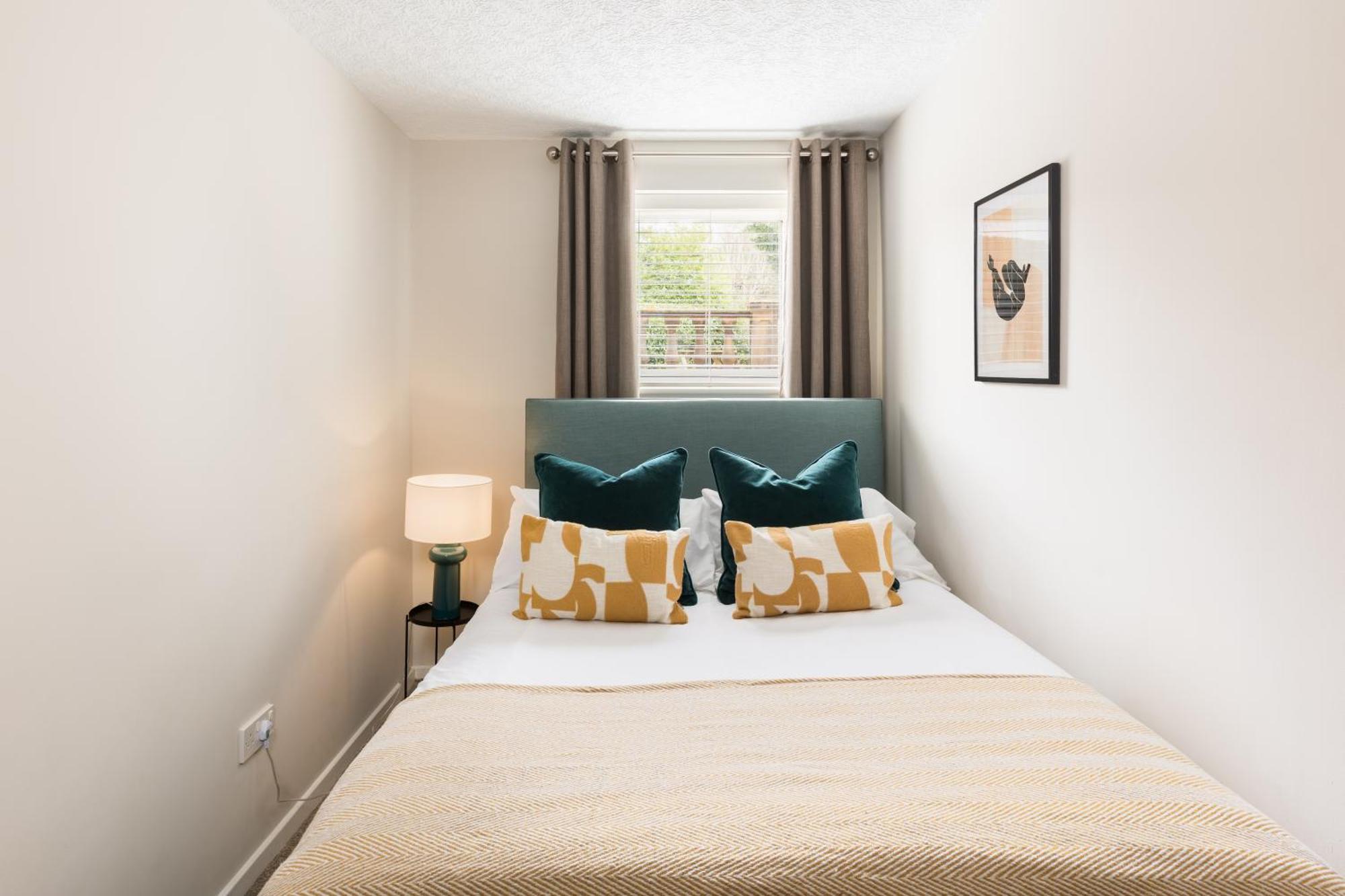 Modern 2-bedroom With Free Parking In