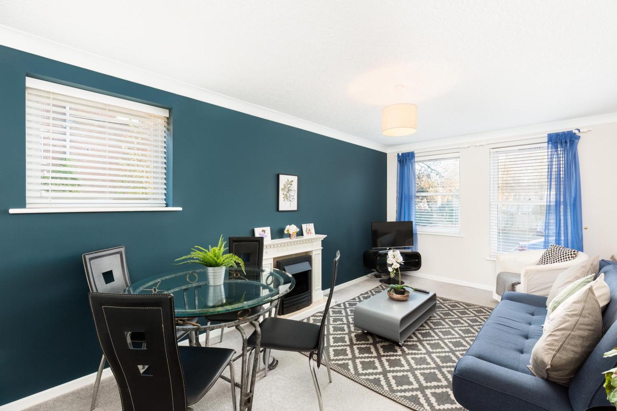 Modern 2-bedroom With Free Parking In Appartamento Leamington Spa