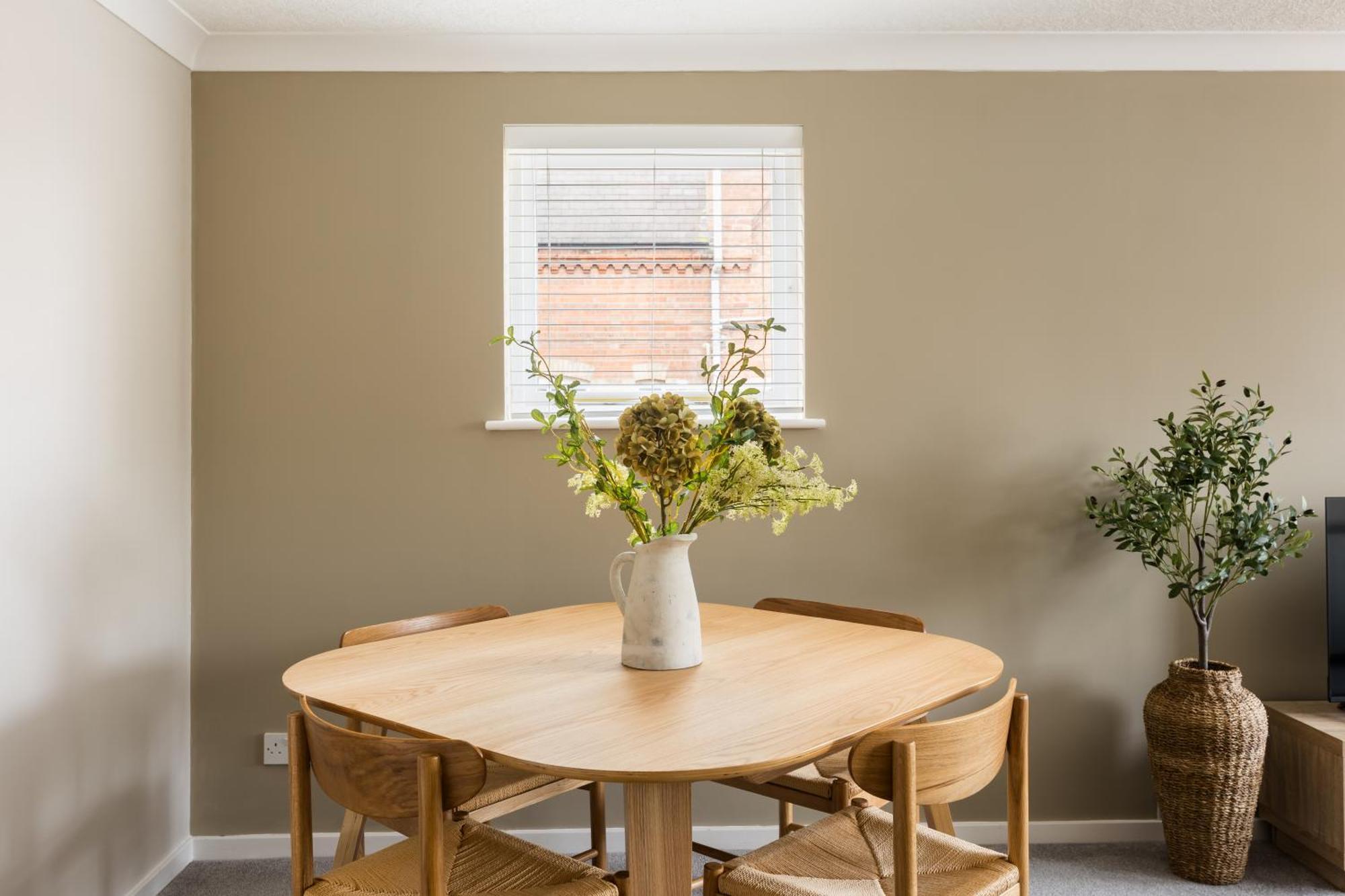 Modern 2-bedroom With Free Parking In