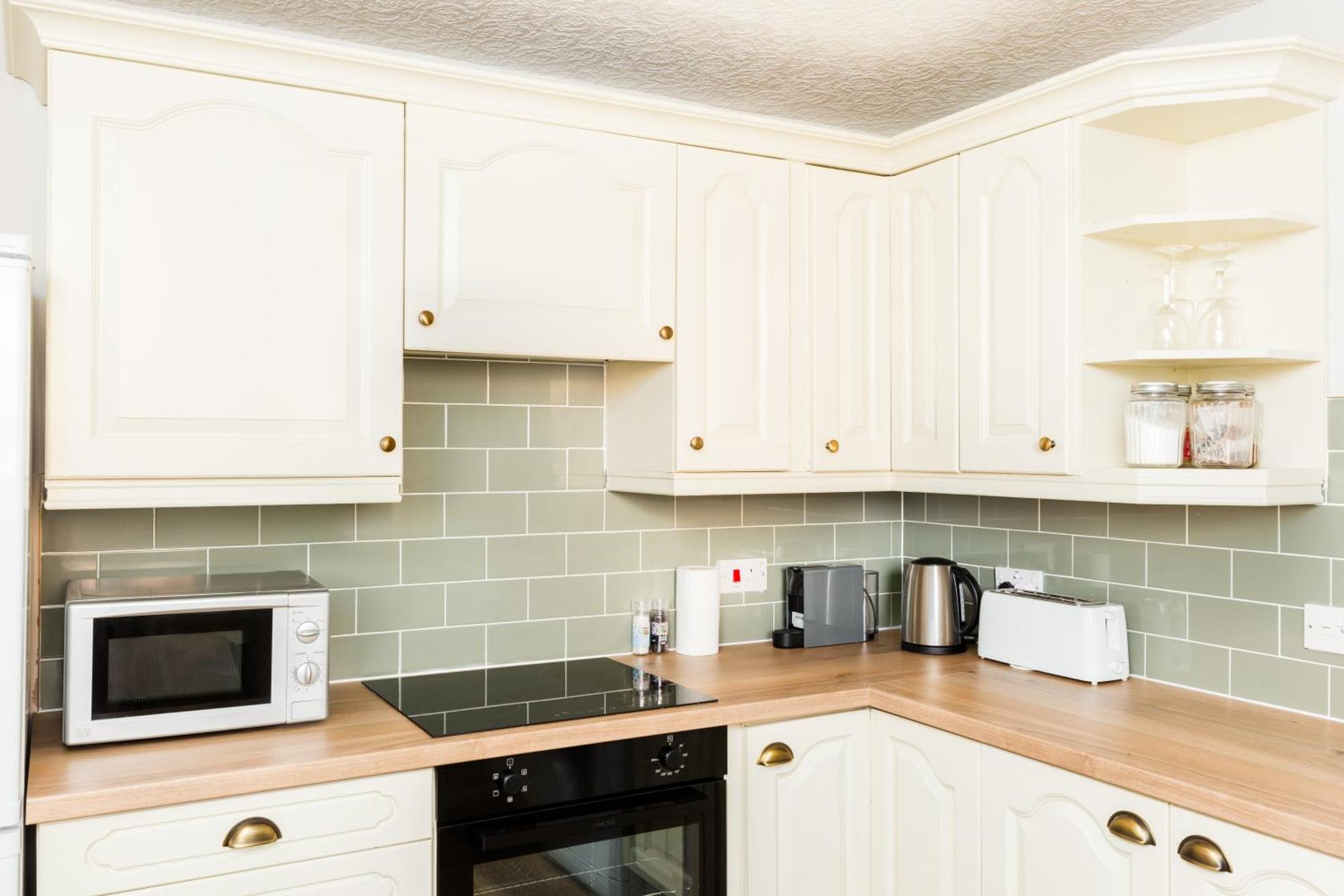 Modern 2-bedroom With Free Parking In