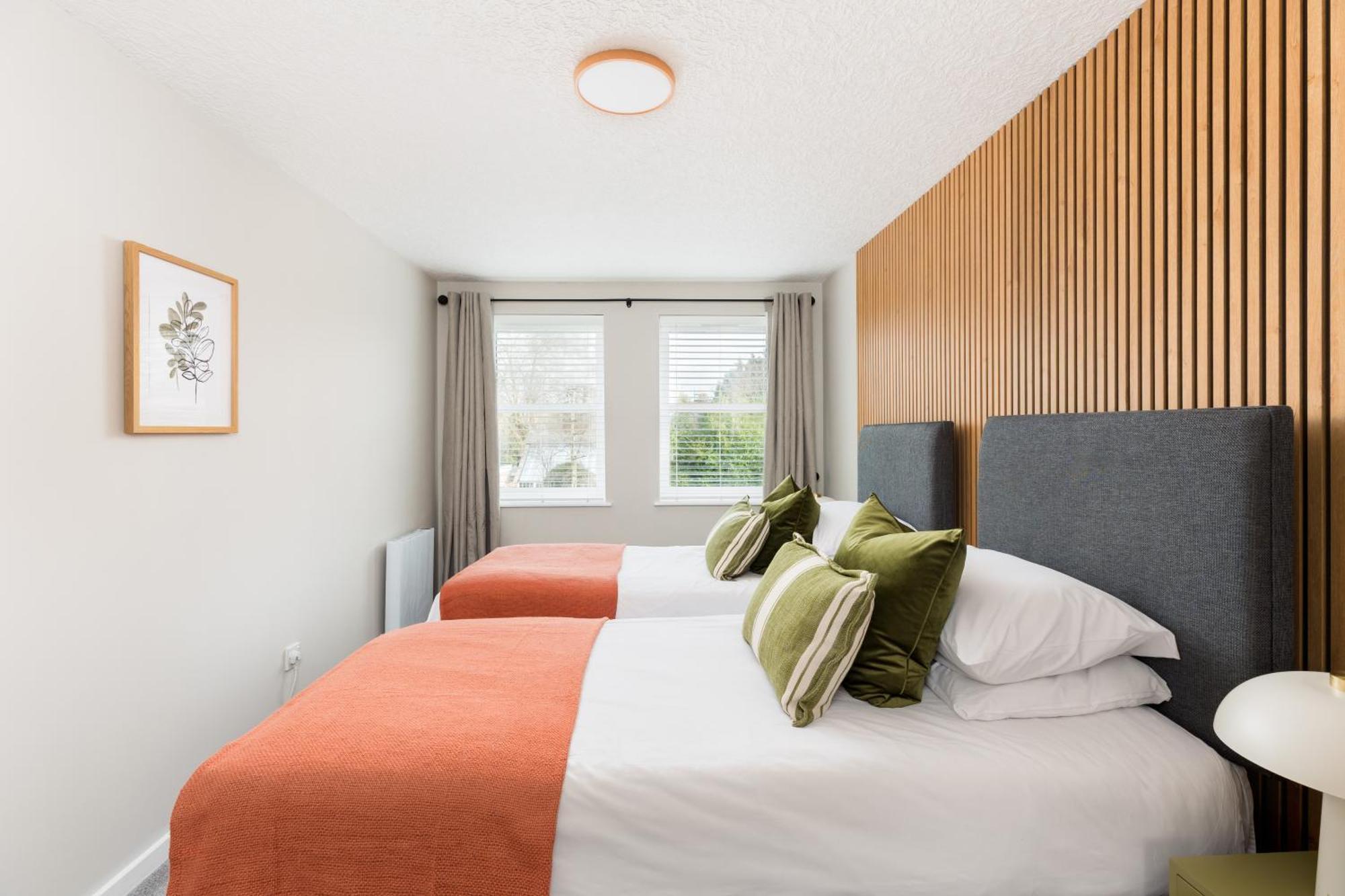 Appartamento Modern 2-bedroom With Free Parking In *
