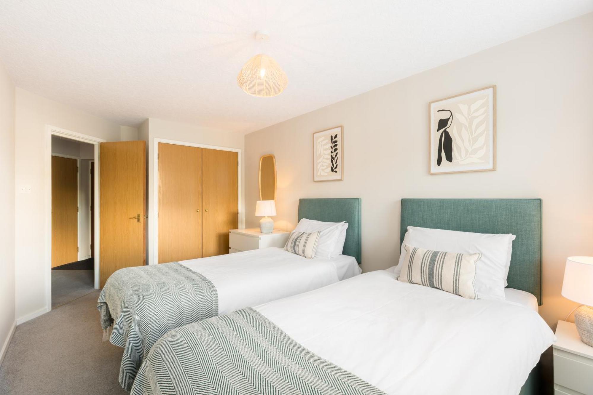 Appartamento Modern 2-bedroom With Free Parking In *