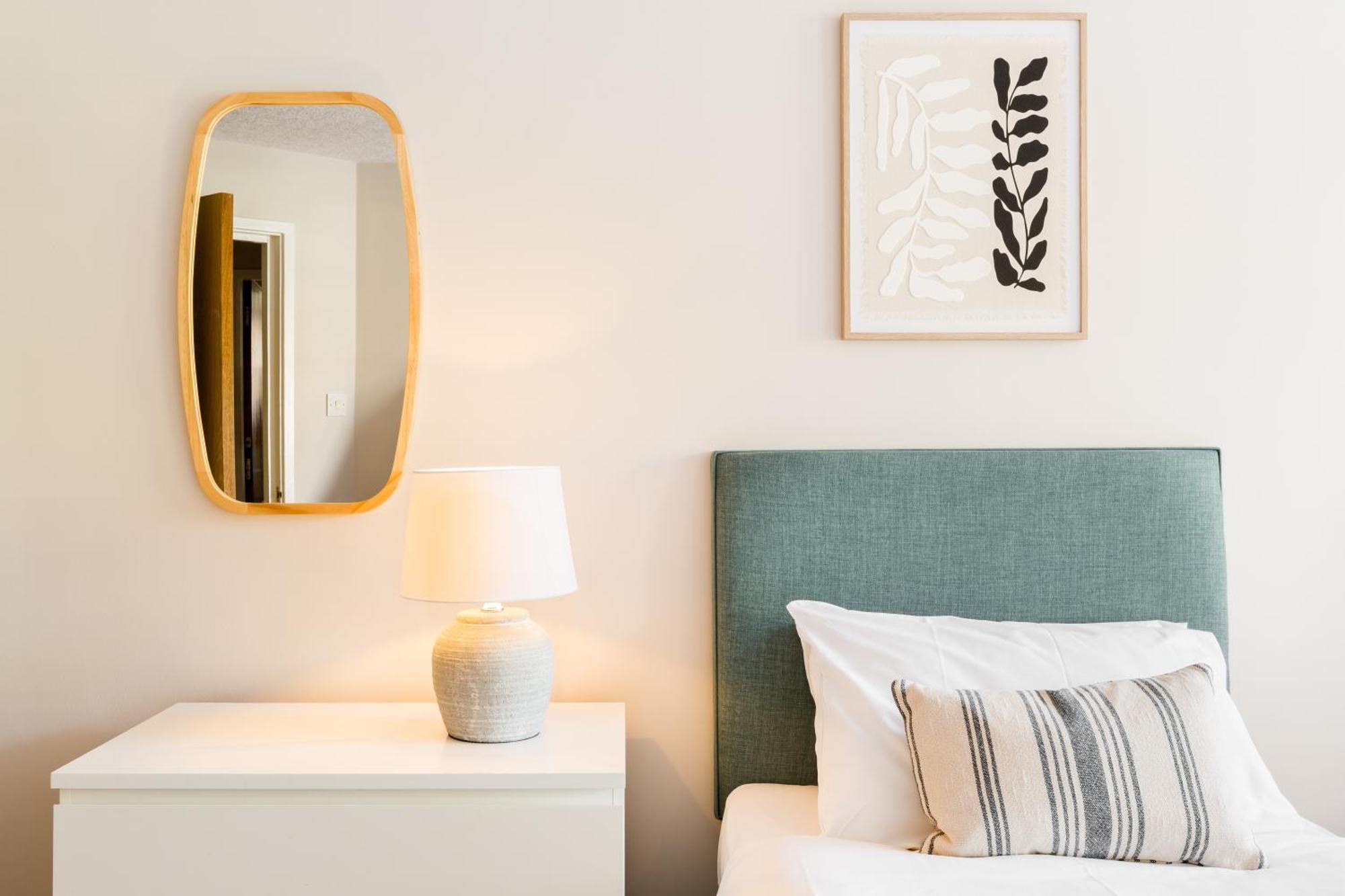 Modern 2-bedroom With Free Parking In